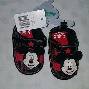 Mickey mouse baby shoe